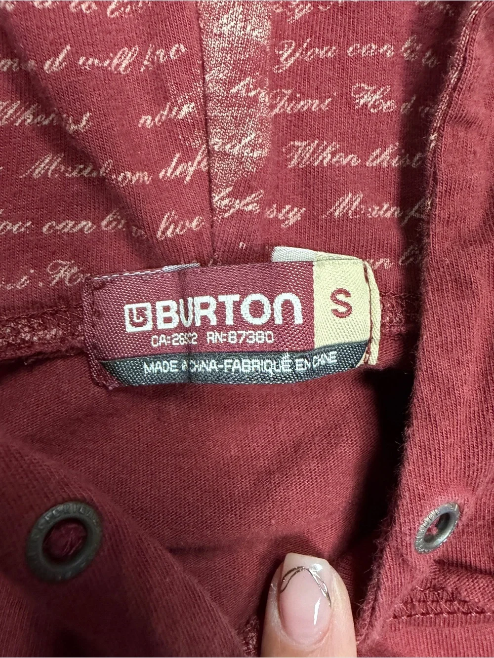 Burton Maroon Script Skull Long Sleeve Hoodie Tshirt -‎ Small